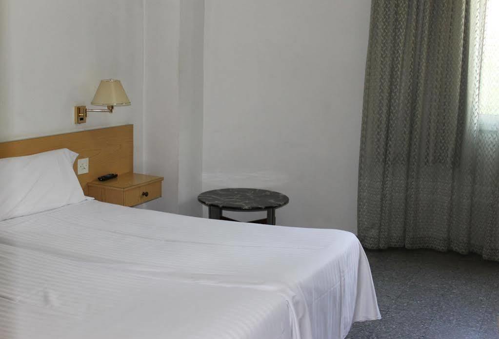 Hotel Climent Barselona Dış mekan fotoğraf