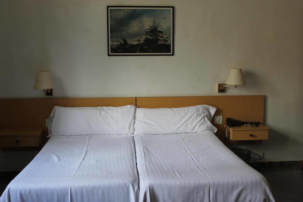 Hotel Climent Barselona Dış mekan fotoğraf